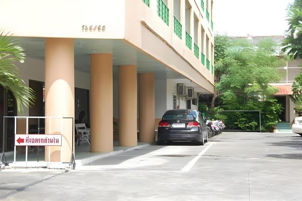 Central Place Hotel Rayong Esterno foto