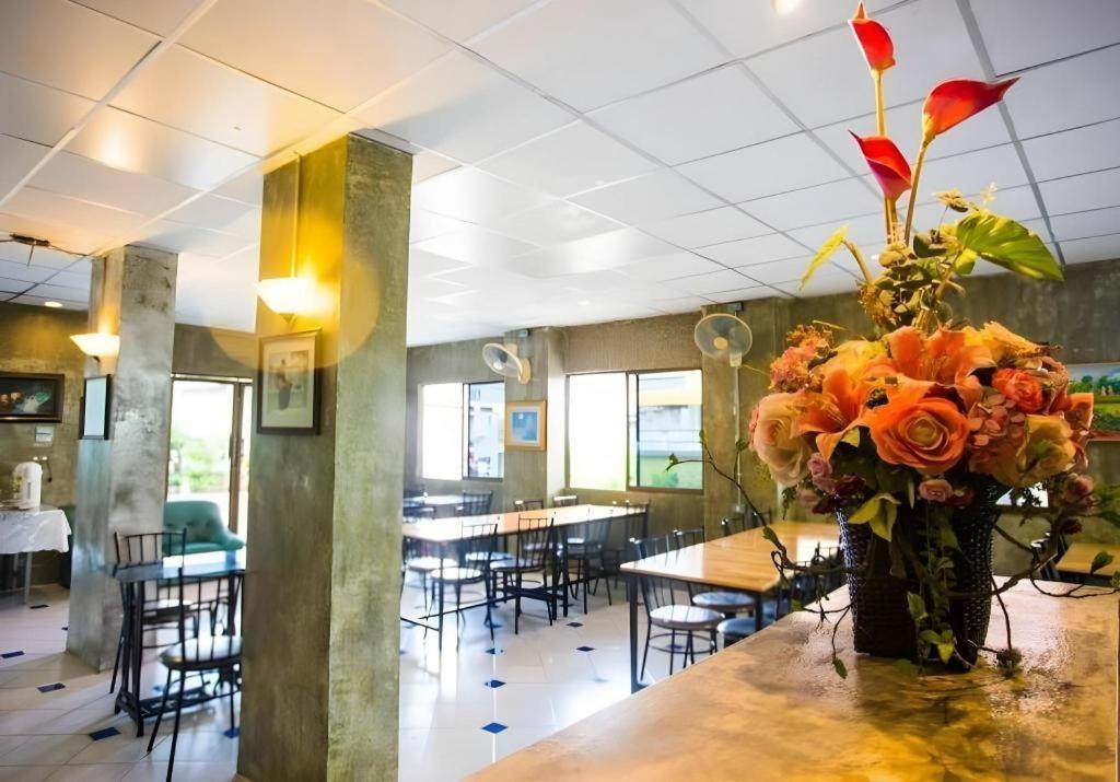 Central Place Hotel Rayong Esterno foto