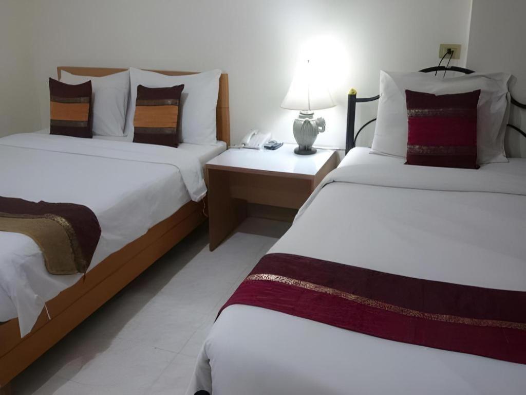 Central Place Hotel Rayong Esterno foto