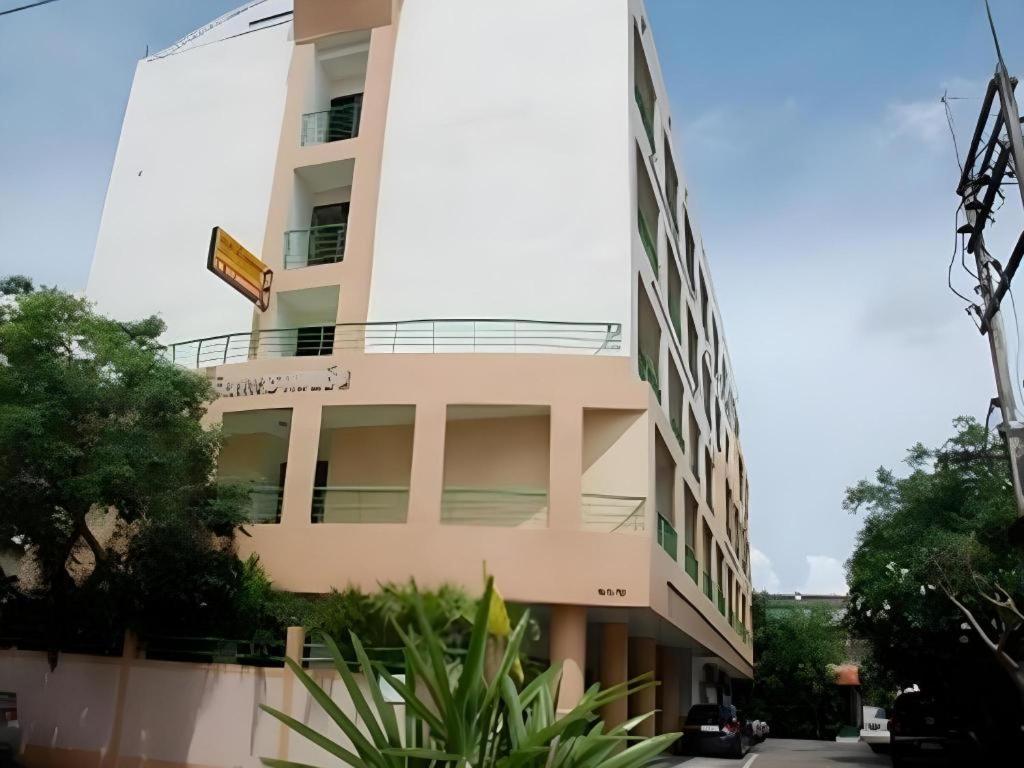 Central Place Hotel Rayong Esterno foto