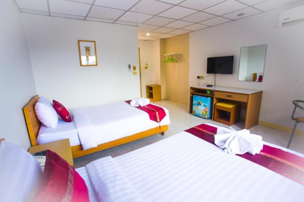 Central Place Hotel Rayong Esterno foto