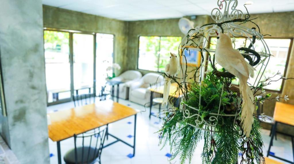Central Place Hotel Rayong Esterno foto