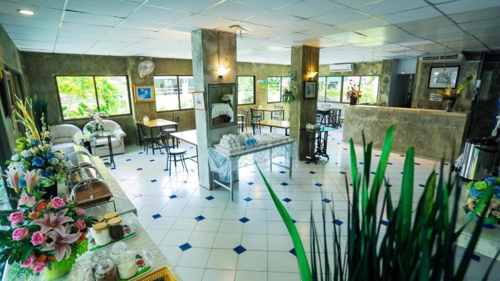 Central Place Hotel Rayong Esterno foto