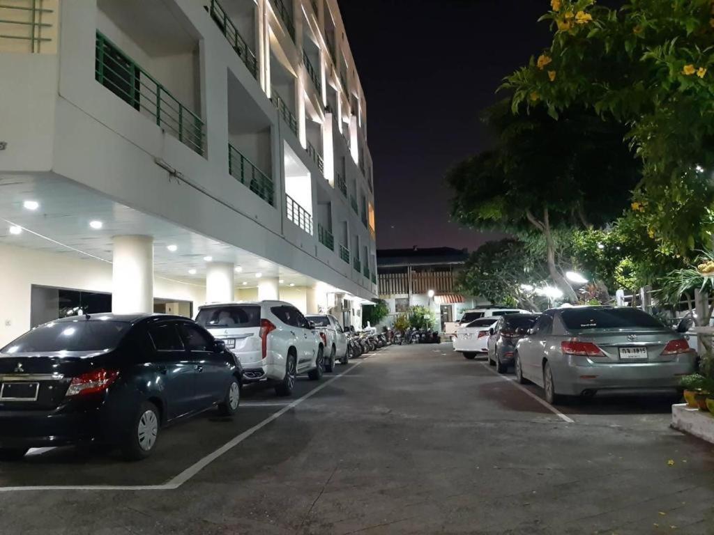 Central Place Hotel Rayong Esterno foto