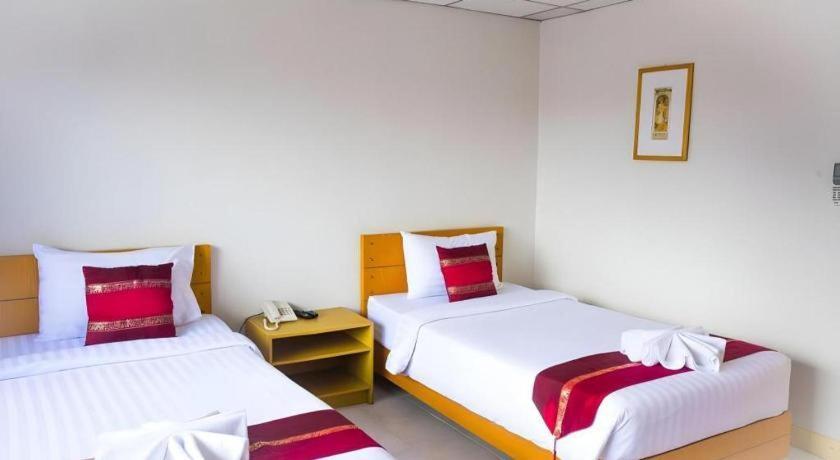 Central Place Hotel Rayong Esterno foto