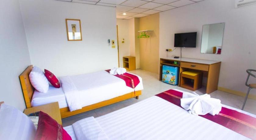 Central Place Hotel Rayong Esterno foto