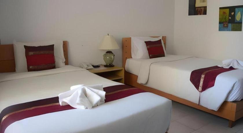 Central Place Hotel Rayong Esterno foto