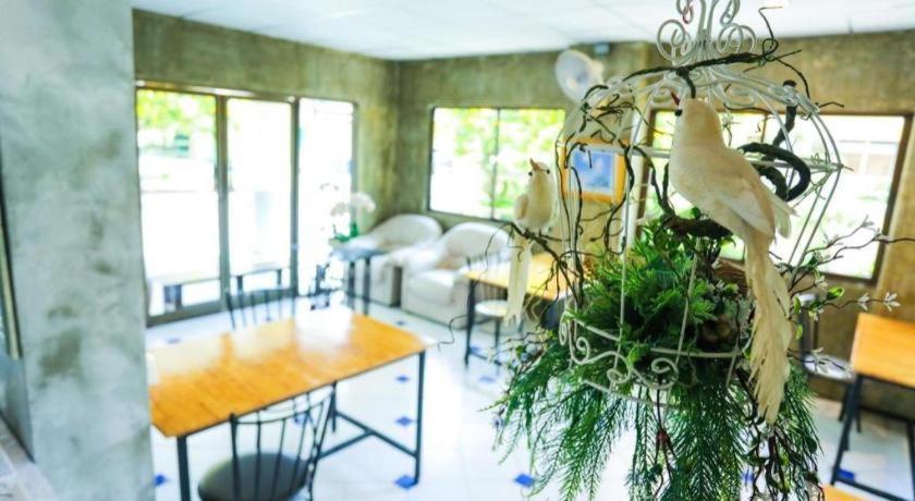 Central Place Hotel Rayong Esterno foto