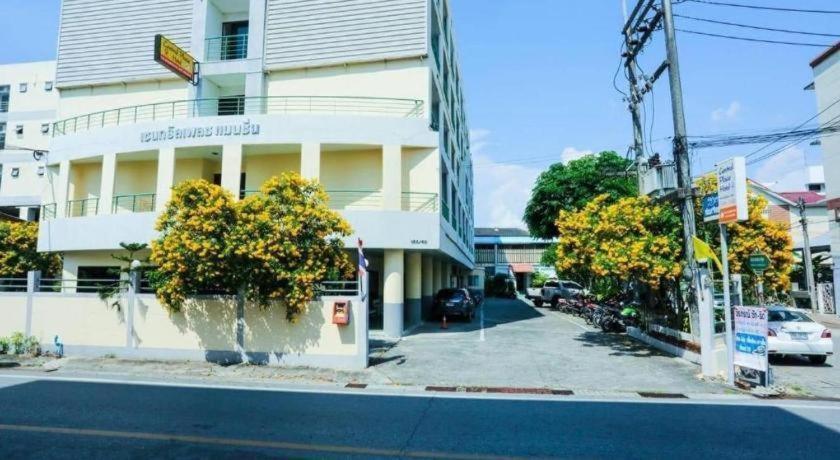 Central Place Hotel Rayong Esterno foto