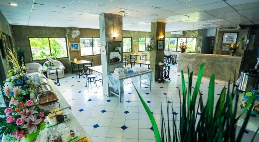 Central Place Hotel Rayong Esterno foto