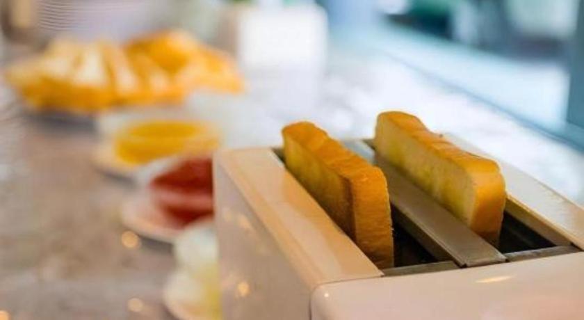 Central Place Hotel Rayong Esterno foto