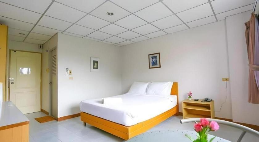 Central Place Hotel Rayong Esterno foto
